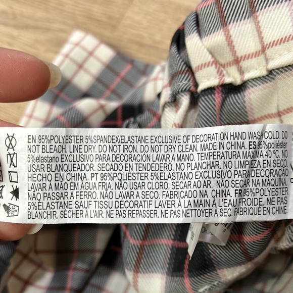 Forever 21 shorts women’s juniors plaid Pleated with Skirt in front Size:S - Picture 9 of 11